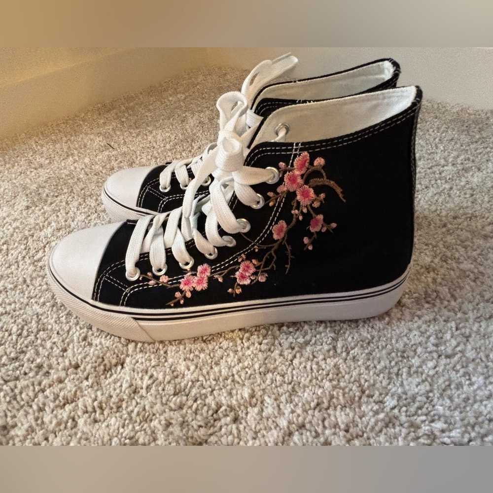 Floral Embroidered High-Top Sneakers - Picture 4 of 8